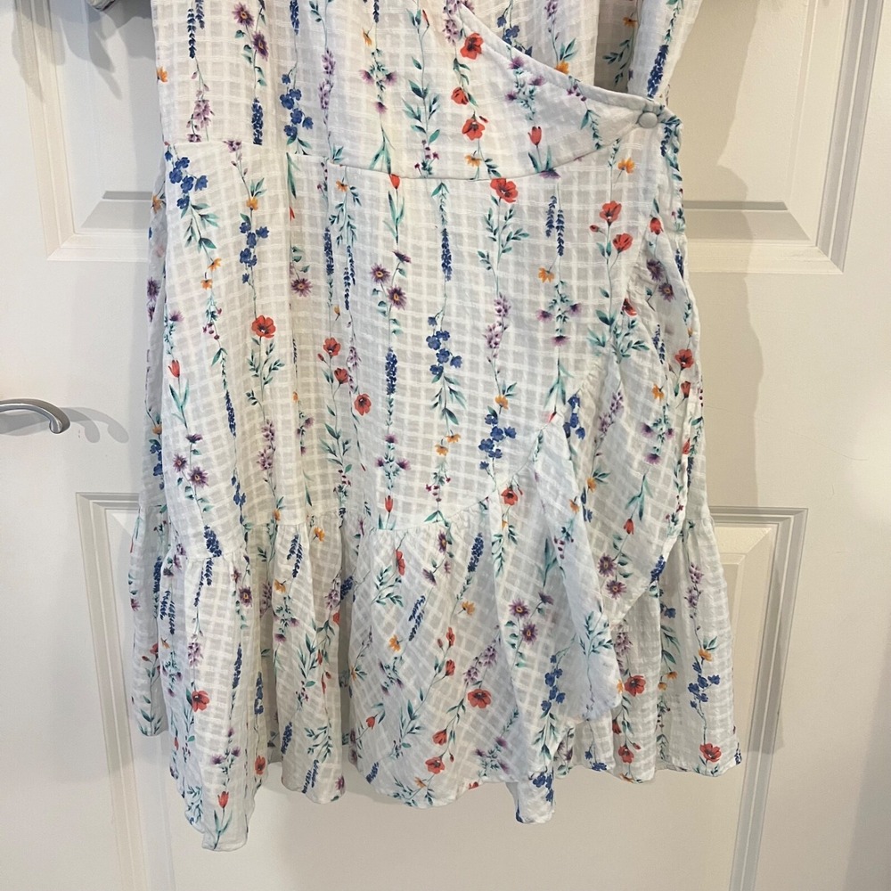 LC Lauren Conrad Dress XL Wrap White Multi Floral Ruffle Hem Puff Sleeve Cottage - Picture 4 of 8